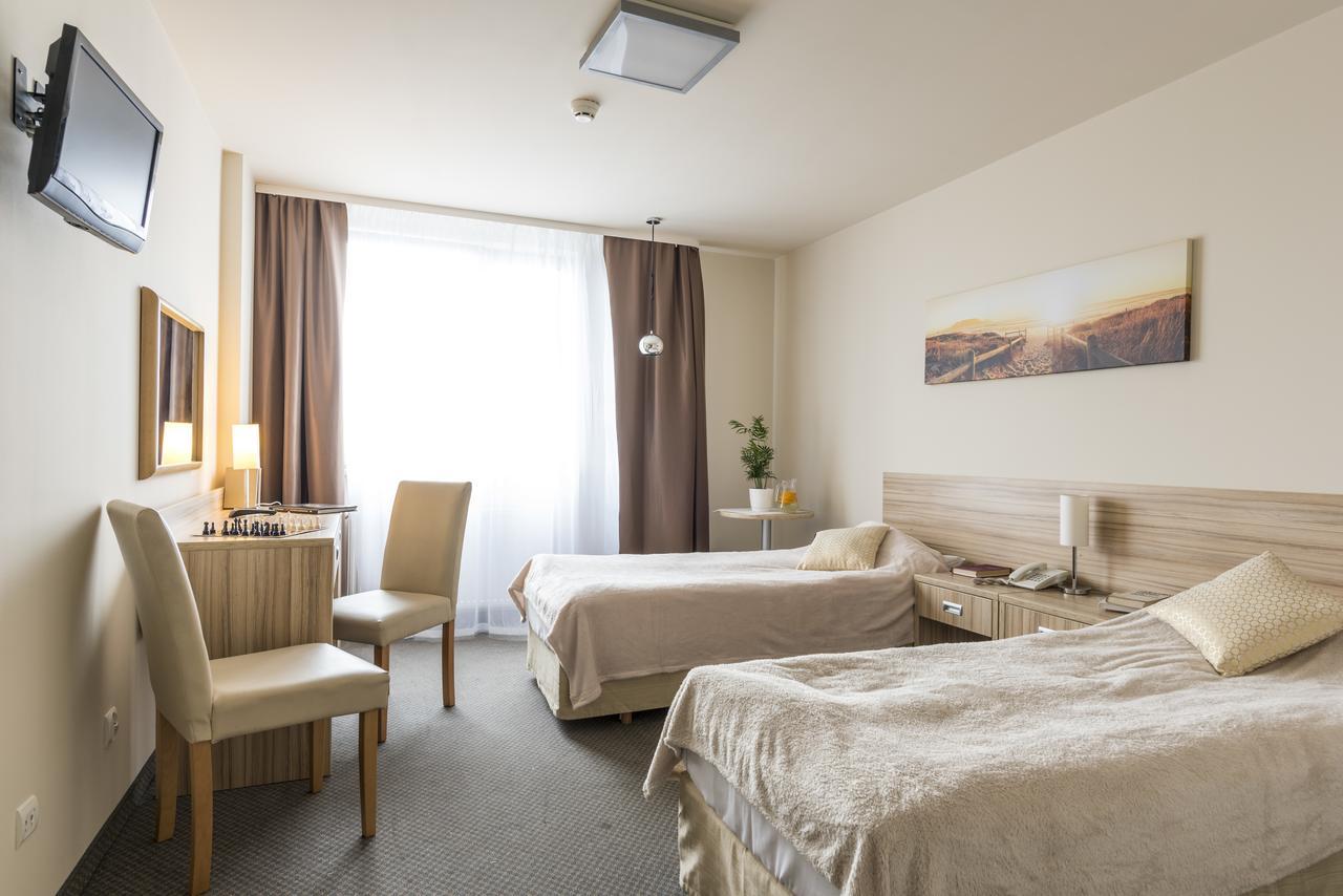 Willa Wiosenna Hotel Ozarow Mazowiecki Luaran gambar